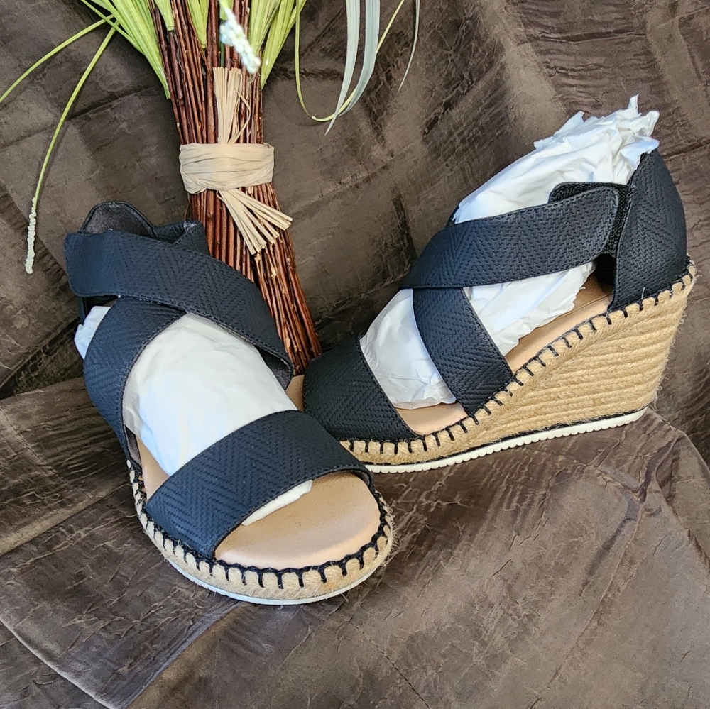 SHOES - Picture 11 of 11